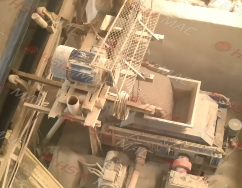 湖北麻古石对辊制砂现场