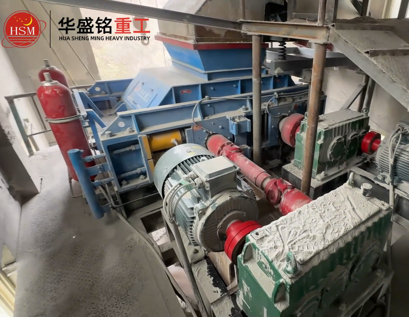 金矿对辊破碎机现场视频